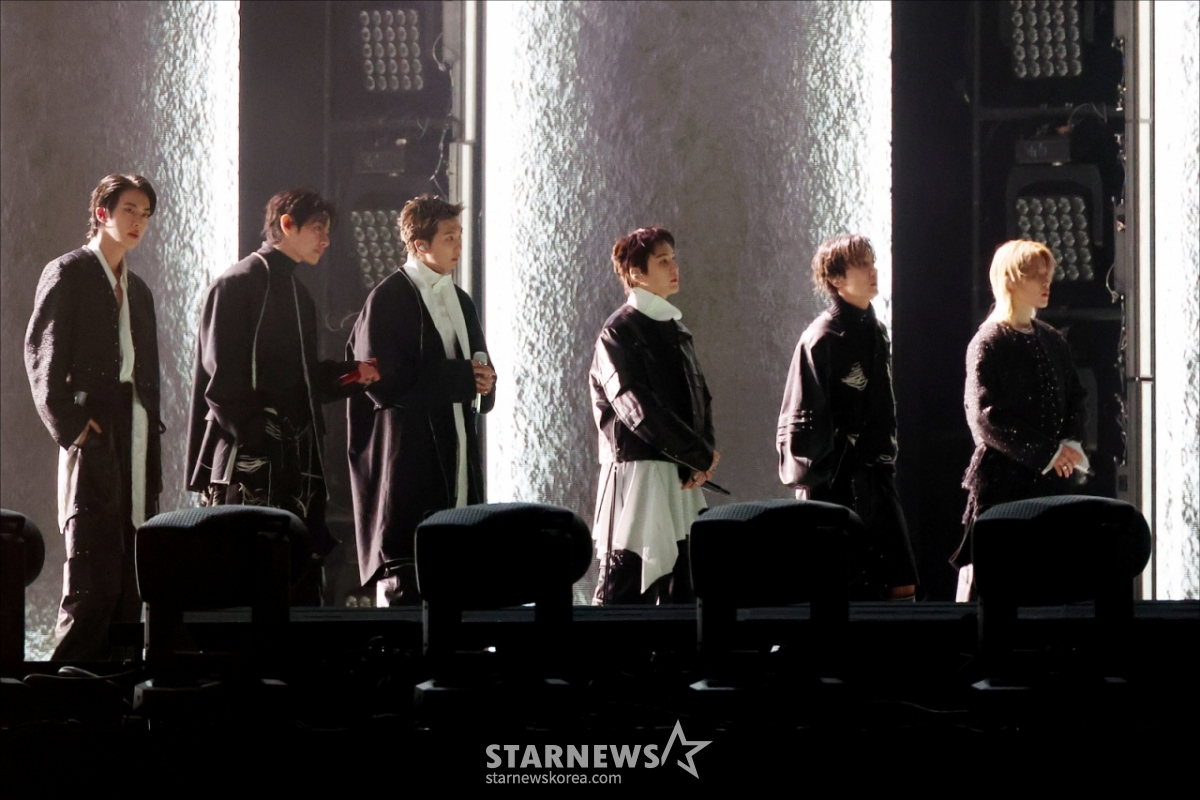 [Seoul = Newsis] Phóng viên Kim Sun Woong = BTS đang trình diễn buổi biểu diễn mang tên BTS Comeback Live: Arirang để kỷ niệm sự trở lại của nhóm tại Quảng trường Gwanghwamun, Jongno-gu, Seoul vào ngày 21. (Đồng đưa tin) 2026.03.21 photo@newsis.com /Ảnh=