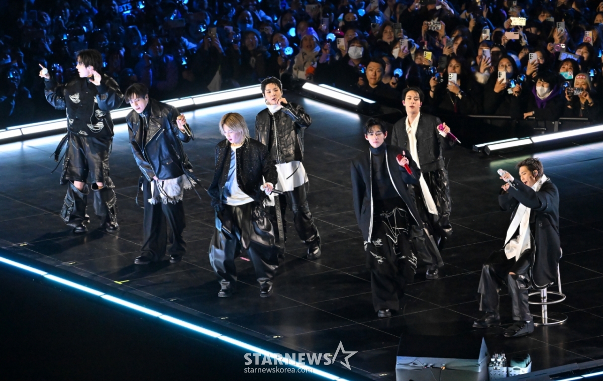 (Seoul = News 1) Quỹ đồng sở hữu ảnh = BTS đang tổ chức buổi công diễn comeback kỷ niệm phát hành BTS Comeback Live: Arirang tại Quảng trường Gwanghwamun, Seoul vào ngày 21/3. 2026.3.21/Tin tức 1 Copyright © Tin tức 1. All rights reserved. Cấm sử dụng AI học và phát tán trái phép. /Ảnh = (Seoul = News1) Quỹ đồng thu thập ảnh