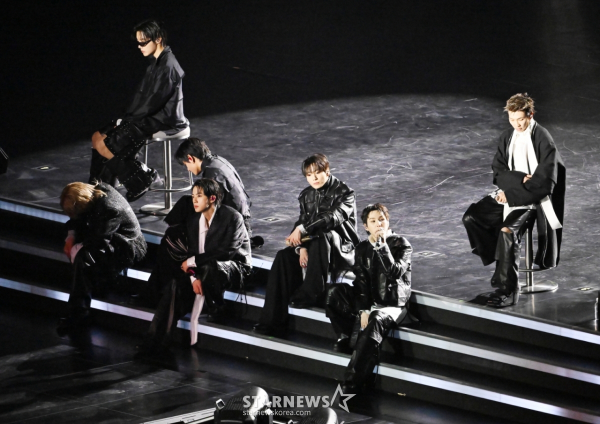 (Seoul = News 1) Tổ chức thu thập ảnh đồng tổ chức buổi diễn trở lại miễn phí của BTS tại Quảng trường Gwanghwamun, Seoul vào ngày 21/3? BTS? Comeback Live: Arirang? COMEBACK?LIVE?｜?ARIRANG đã được mở ra.   RM, Jin, Suga, J-Hope, Jimin, V, Jungkook (BTS) đang biểu diễn.    2026.3.21/Tin tức 1 Copyright © Tin tức 1. All rights reserved. Cấm sử dụng AI học và phát tán trái phép. /Ảnh = (Seoul = News1) Quỹ đồng thu thập ảnh