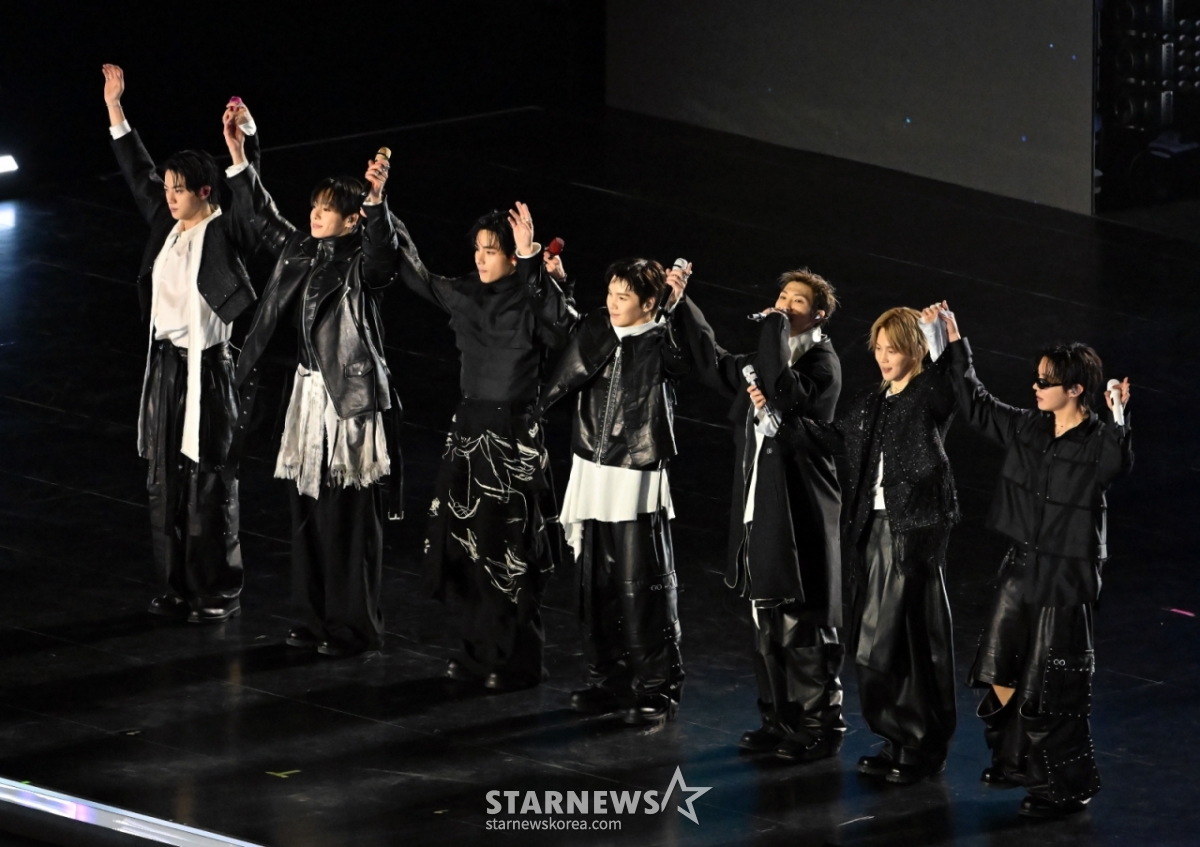 (首尔=新闻1)照片共同采访团=防弹少年团(BTS)21日在首尔光化门广场举行《BTS回归现场:阿里郎》发行纪念回归演出。 2026.3.21/新闻1 Copyright©新闻1. Allrights reserved.禁止擅自转载和重新发布,禁止使用AI学习。 =照片=（首尔=新闻1）共同采访团。