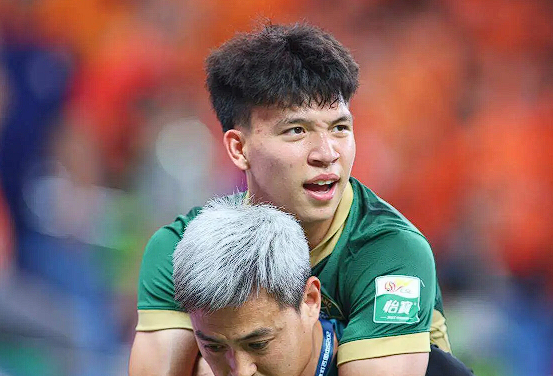 Vương Vĩ Đông (trên). /Ảnh = Cap màn hình 닷컴