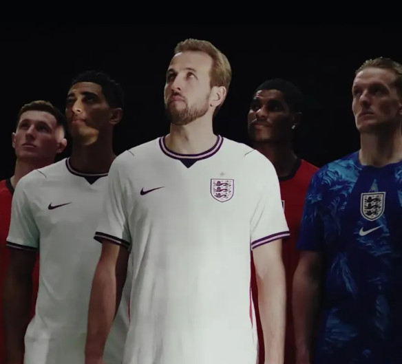 New uniform for England's national football team. /Photo = The Sun Source