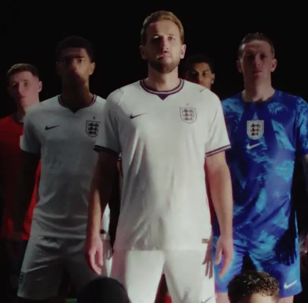 New uniform for England's national football team. /Photo = The Sun Source