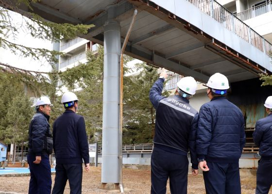 /Cung cấp ảnh = Kangwon Land