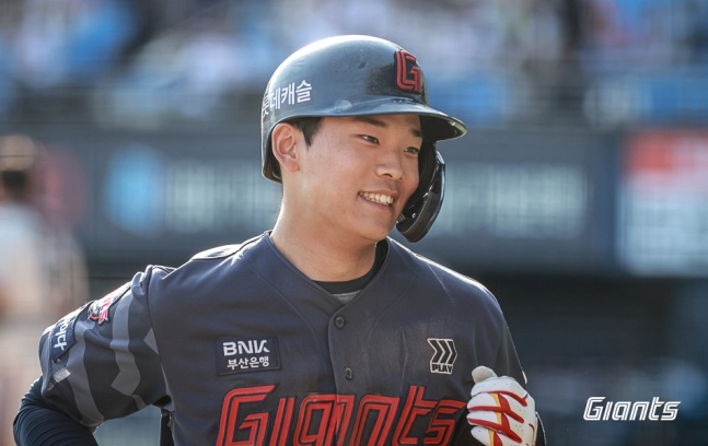 ロッテ時代のカン·ソンウ。 /写真=ロッテジャイアンツ提供