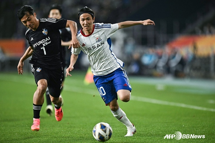 Jun Amano (right). /AFPBBNews=News1