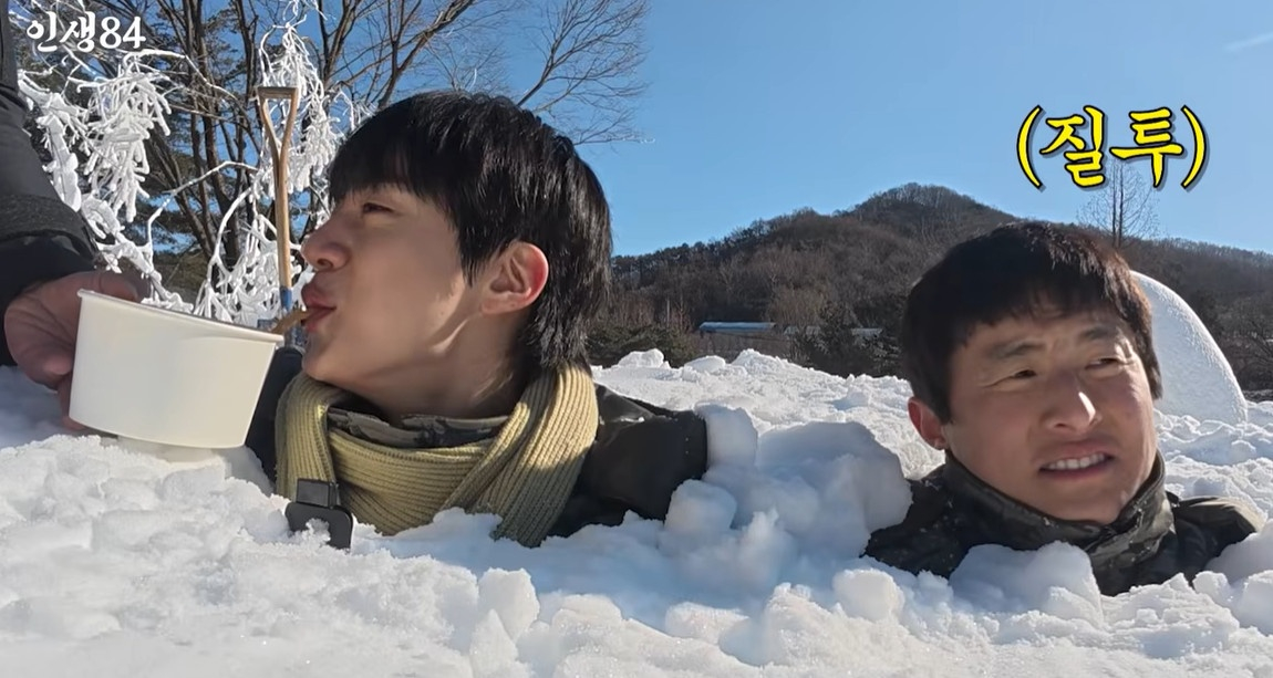 From left, Jin and Gian84 / Photo = Capture the YouTube channel 'Life 84' video