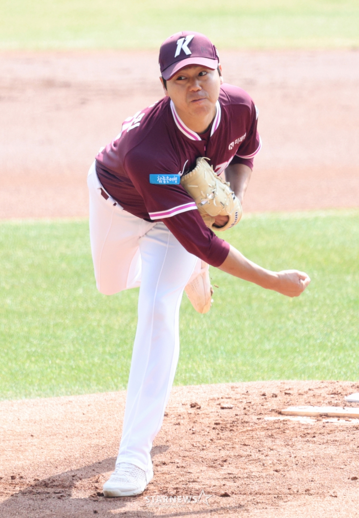 Демонстрационная игра Лиги SOL Bank KBO 2026 года против Kiwoom Heroes LG Twins прошла 23-го числа на бейсбольном стадионе Джамсиль в Сеуле.  Кивум, стартовый состав Ха Ён Мин, борется против. /Фото = Ожидание Ким Чжин Гёна