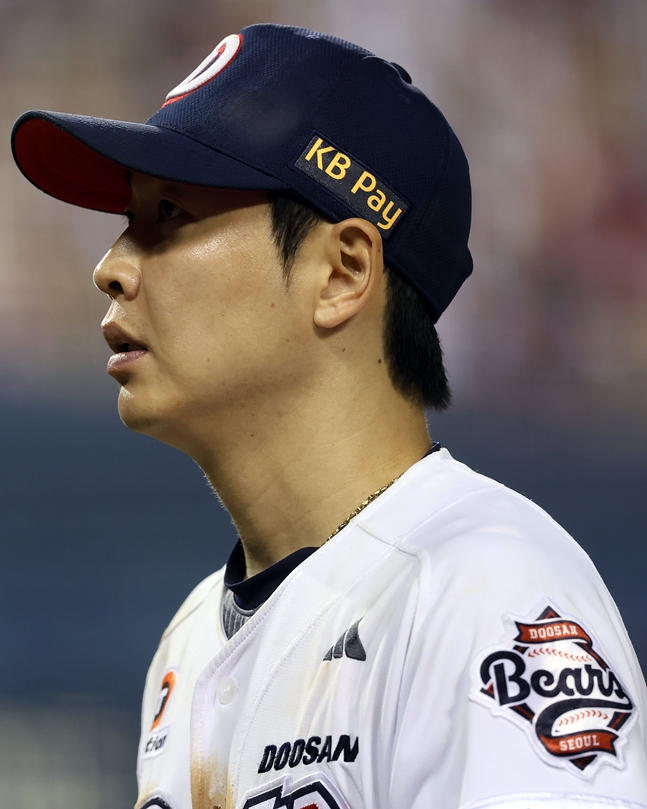 Quảng cáo KB Pay trên mũ, /Ảnh = Doosan Bears