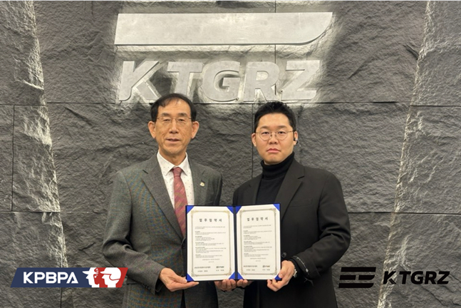 Генеральный секретарь Ассоциации спортсменов Чан Дон Чхоль (слева) и Ли Дон Чхоль, генеральный директор Kateji Sports. /Фото = Предоставлено профсоюзом спортсменов.