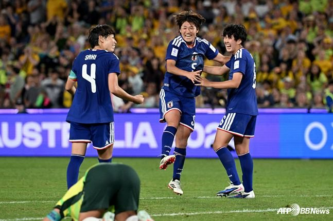 图为日本女足与澳大利亚队在2026年亚足联（AFC）女子亚洲杯决赛中率先攻入一球。 =法新社BBNews=新闻1。 