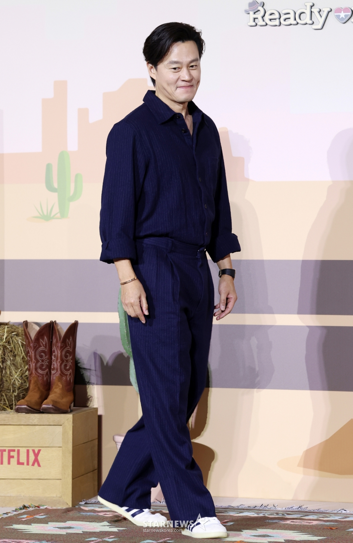 演员李瑞镇24日出席在首尔龙山区CGV Ipark购物中心举行的奈飞综艺节目《李瑞镇的DALLA DALLA》的制作发布会。 =金辉善hwijpg@