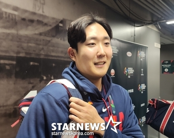 图为，9日与澳大利亚队的比赛结束后，孙周永的身影。 =照片=韩联社记者朴秀珍。