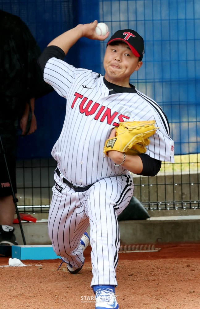 スプリングキャンプで投球するイ·ジガン。 /写真=キム·ジンギョン待機者