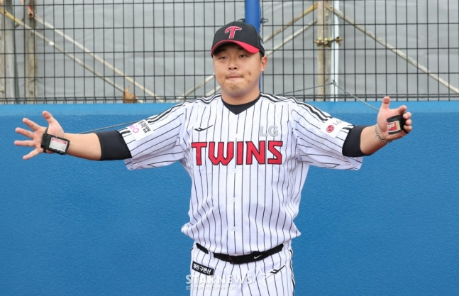 沖縄キャンプで練習をしている李知剛。 /写真=キム·ジンギョン待機者