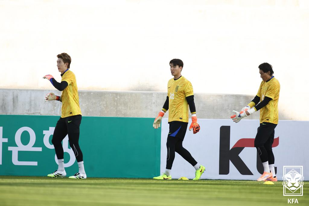 Cho Hyun-woo (from left) Song Bum-keun and Kim Seung-gyu, who are likely to join the 2026 FIFA 2026 FIFA North and Central America World Cup entry. /Photo = Courtesy of the Korea Football Association