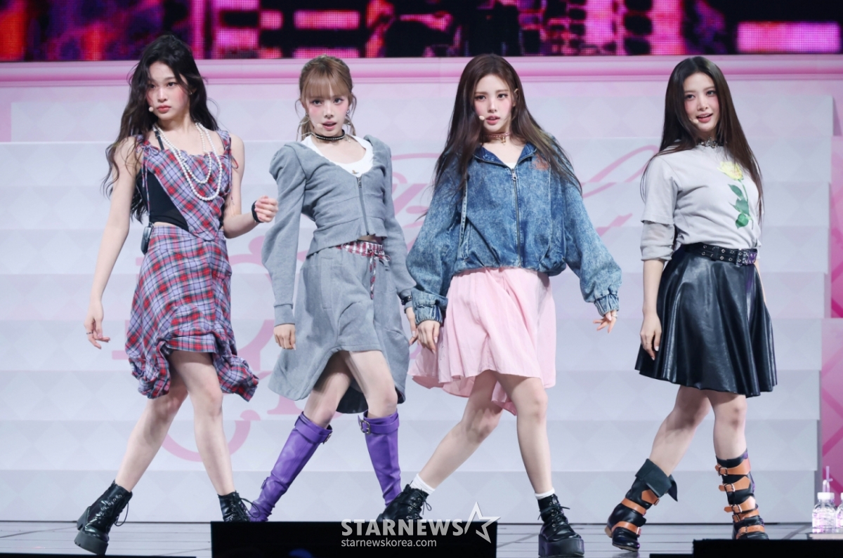 ガールズグループベビードンクライ(Baby DONT cry)が24日、ソウル龍山区ブルースクエアで行われたミニ1集「アフタークライ」(AFTER CRY)発売記念ショーケースで収録曲を披露している。 /2026.03.24 /写真=イ·ドンフン photoguy@