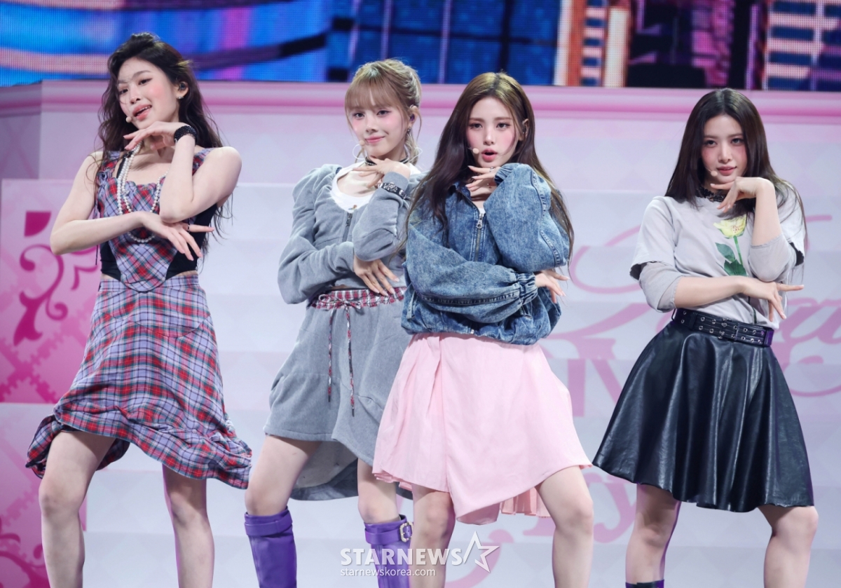 Girl group Baby DONT cry is performing their songs at a showcase to commemorate the release of their first mini album "AFTER CRY" at Blue Square in Yongsan-gu, Seoul on the 24th. /2026.03.24 / Photo = Lee Dong-hoon photoguy@