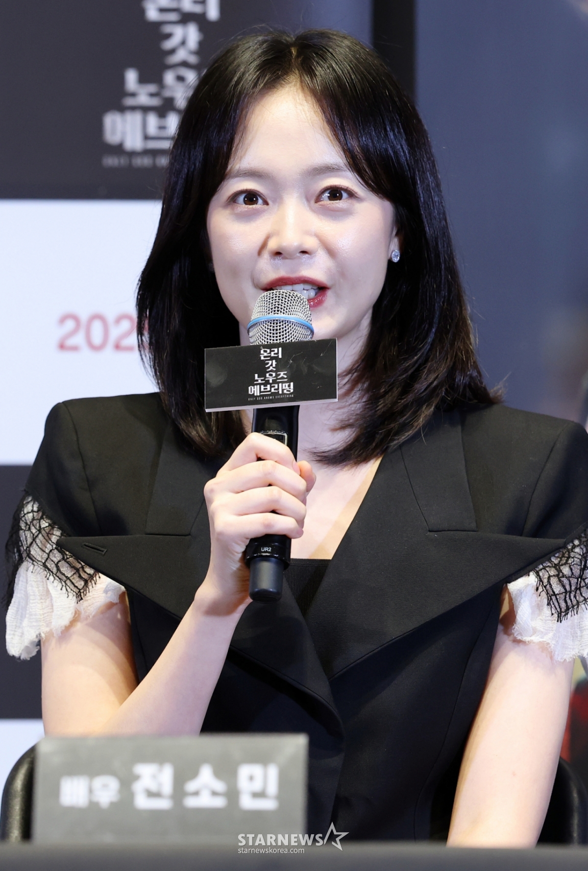 Ngày 13/4, diễn viên Jeon So Min đã tham dự buổi họp báo và họp báo cho bộ phim Only God Nows Everything được tổ chức tại COEX Megabox, Gangnam-gu, Seoul và đang trả lời các câu hỏi. /2025.08.13 /Ảnh = Kim Hwi Sun hwijpg@