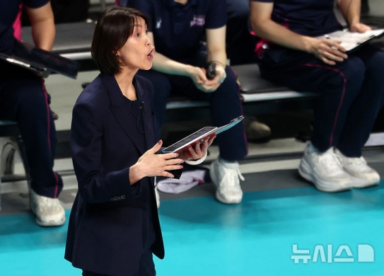 吉原智子興国生命監督。 /写真=ニューシス