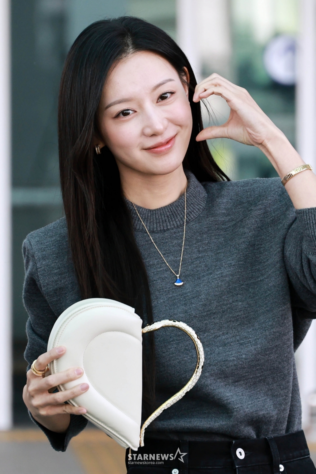 Actor Kim Ji-won is leaving for Milan, Italy, via Incheon International Airport on the morning of March 22 for an overseas schedule. 2026.03.22 / Photo = B. coli tjdrbs23@