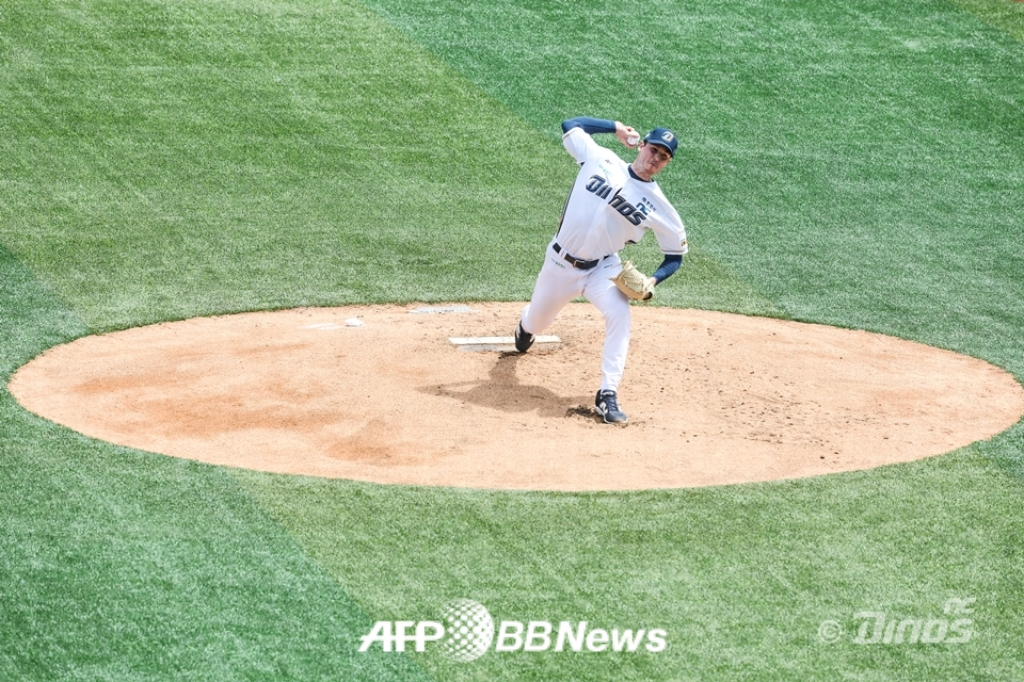 Cầu thủ ném bóng nước ngoài Riley Thompson thuộc NC Dinos. /Ảnh = NC Dinos cung cấp