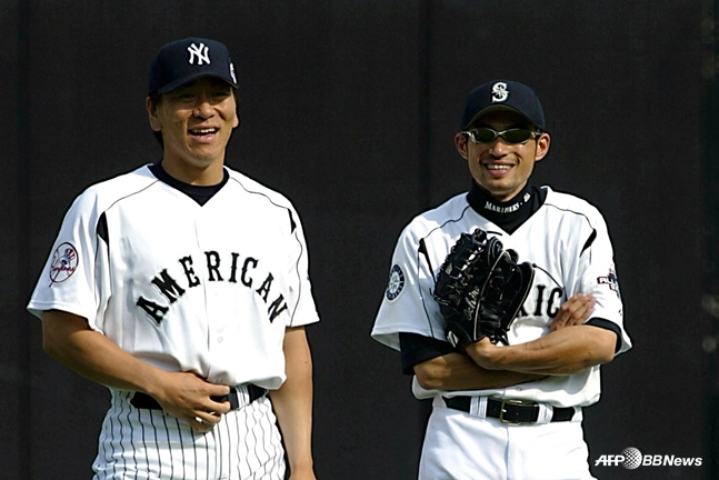 Matsui (trái), người cùng tham gia trận đấu All-Star mùa giải 2003 và Ichiro. /AFPBBNews = Tin tức 1