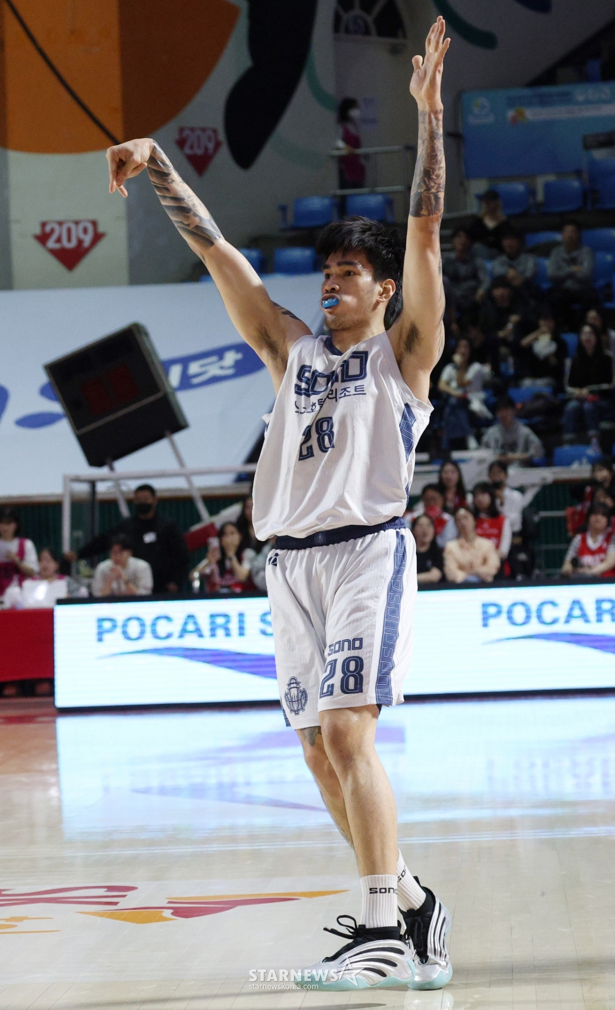 [포토] 켐바오 '만세 3점슛 세리머니'