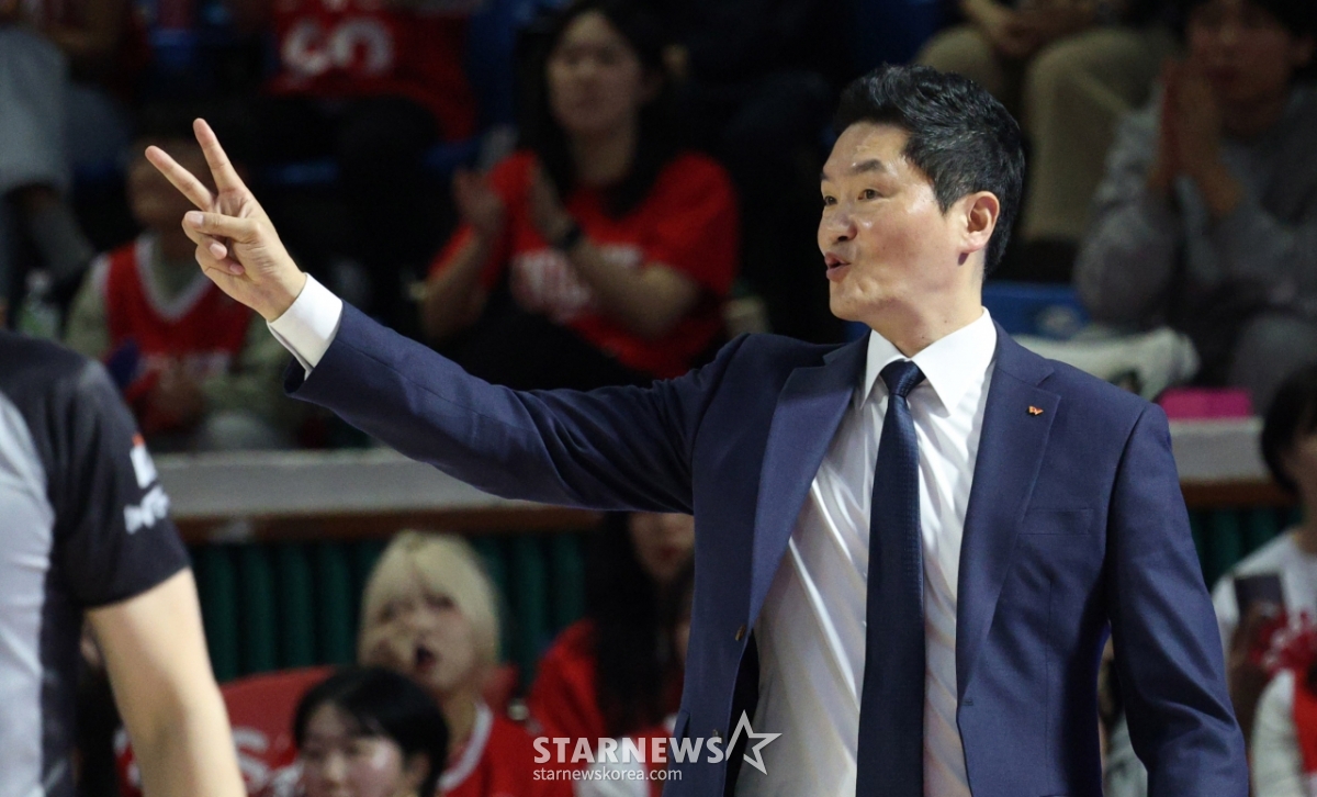 [포토] 전희철 감독 '2번으로 작전 변경'