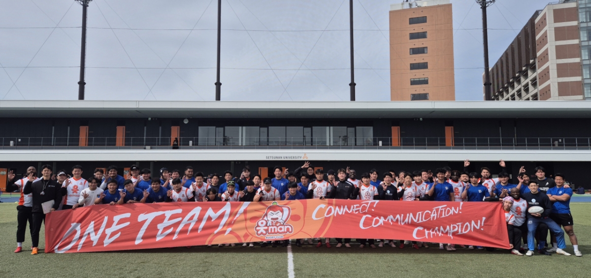 Vào tháng 3, đội bóng bầu dục Eutman đã chụp ảnh kỷ niệm với đội bóng bầu dục của Đại học Setsunan, người đã cùng tập luyện tại Nhật Bản. /Ảnh = OK Tập đoàn tài chính cung cấp đoàn thể thao