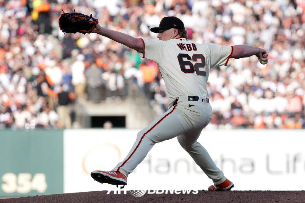 Logan Webb is pitching hard in the opening game between the San Francisco Giants and the New York Yankees at Oracle Park in San Francisco, California on the 26th (Korea time). /AFPBBNews=News1