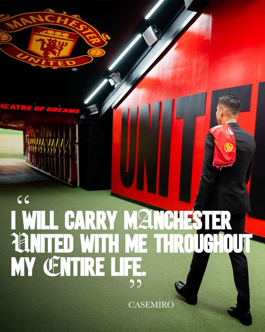 图为，在曼联主场隧道前拍照的卡塞米鲁。 =图为，曼联官方社交网络服务(SNS)