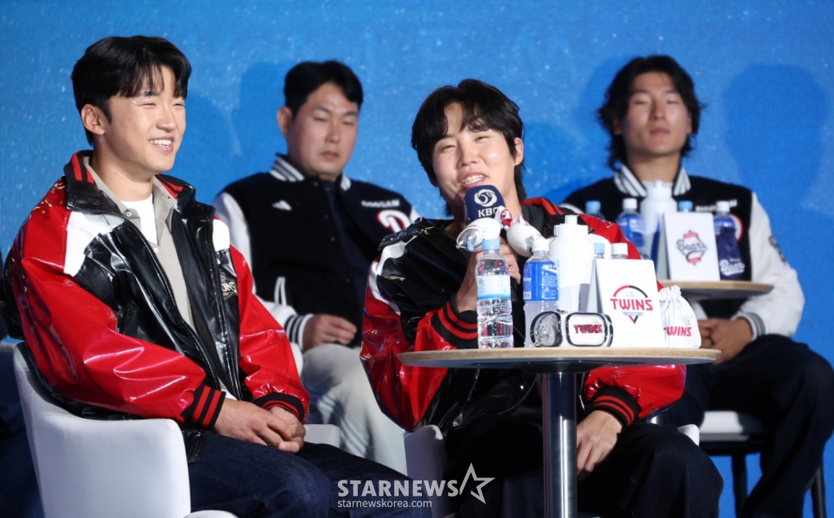 "26新韩SOL KBO联赛媒体日&amp;粉丝庆典"26日在首尔蚕室乐天酒店世界举行。   图为，LG队的林灿圭正在宣布出师表。  LG朴海民、林灿奎、韩华蔡恩成、文玄彬、SSG吴泰坤、赵炳铉、三星具滋旭、姜敏浩、NC朴敏宇、金周元、KT张成宇、安贤民、乐天全俊宇、全民宰、KIA罗成范、梁铉宗、斗山梁义智、郭彬、林智烈、河英民等10个球队的教练和代表选手参加了此次活动。 =照片=金镇京。