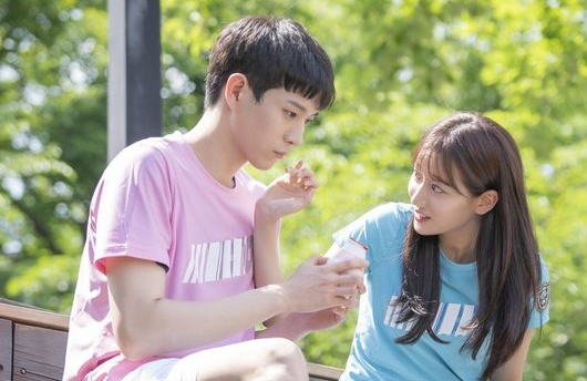 =左起为金英大、李娜恩。