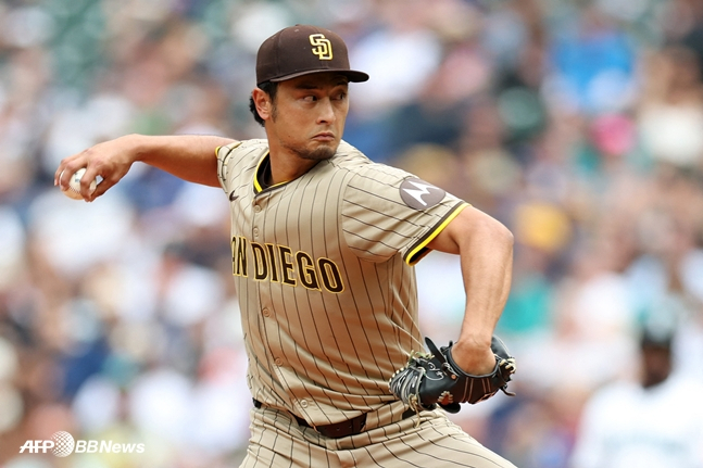 a pitching dharvish. /AFPBBNews=News1