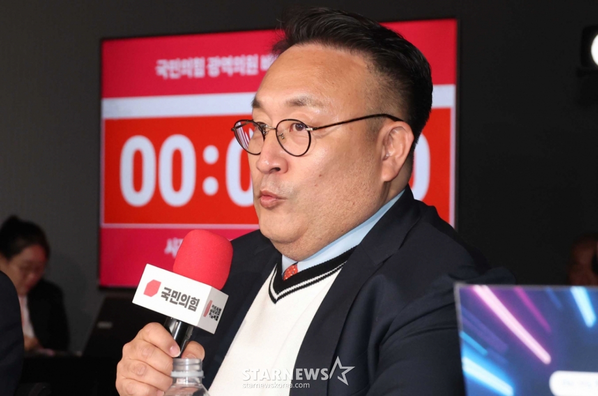 [首尔=Newsis] 赵成峰记者=国民力量"广域议员比例青年选秀"决赛评委、广播人李赫宰26日下午在首尔汝矣岛中央党部举行的广域议员青年公开选秀决赛中发言。 = suncho21@newsis.com / 照片=赵成峰