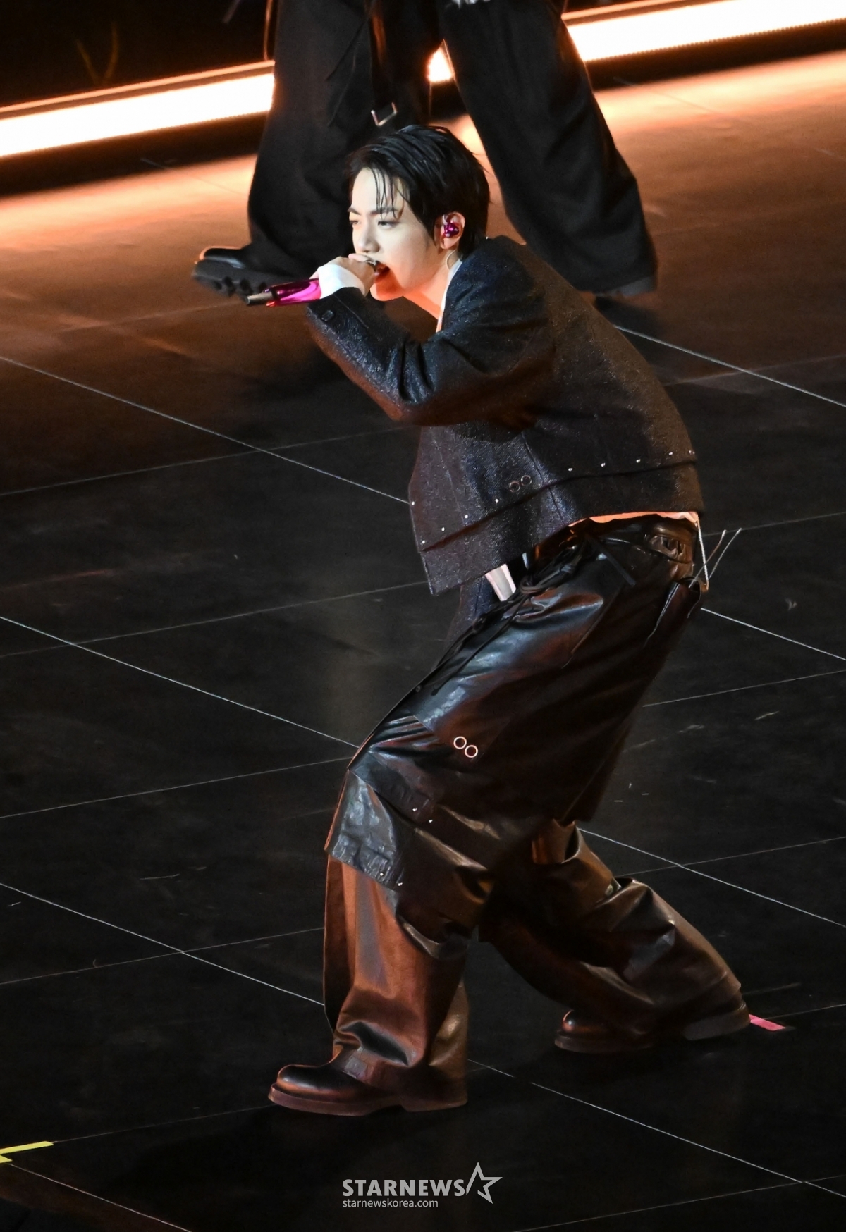 BTS 진, 광화문 이어 스타랭킹도 찢었다..男아이돌 3위