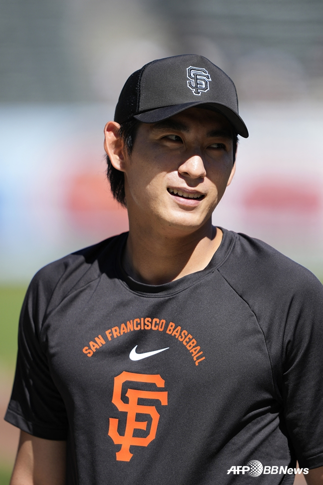 Lee Jung Hoo chuẩn bị cho trận đấu New York Yankees vào ngày 26/3. /AFPBBNews = News 1