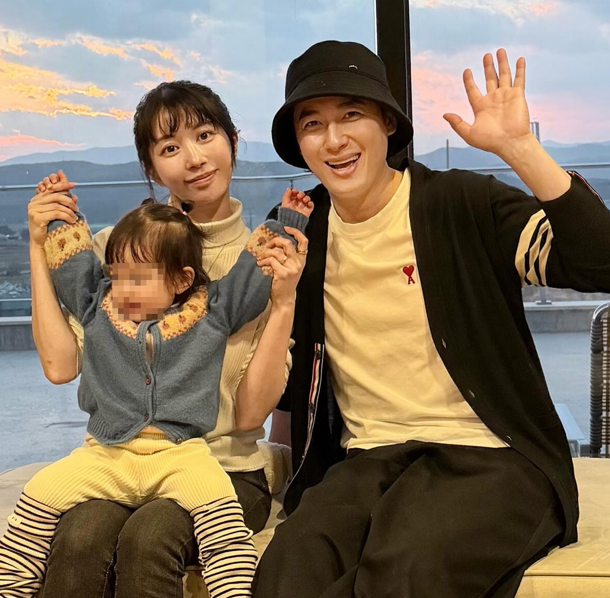 =照片:阿亚奈的照片墙。