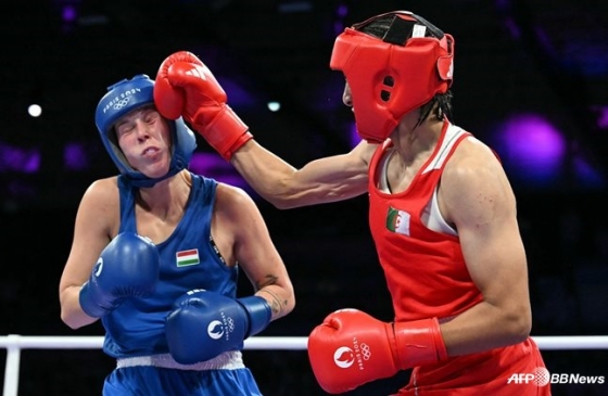 哈莫里（左）和陷入性别争议的伊玛奈•卡利夫。 =法新社BBNews=新闻1。