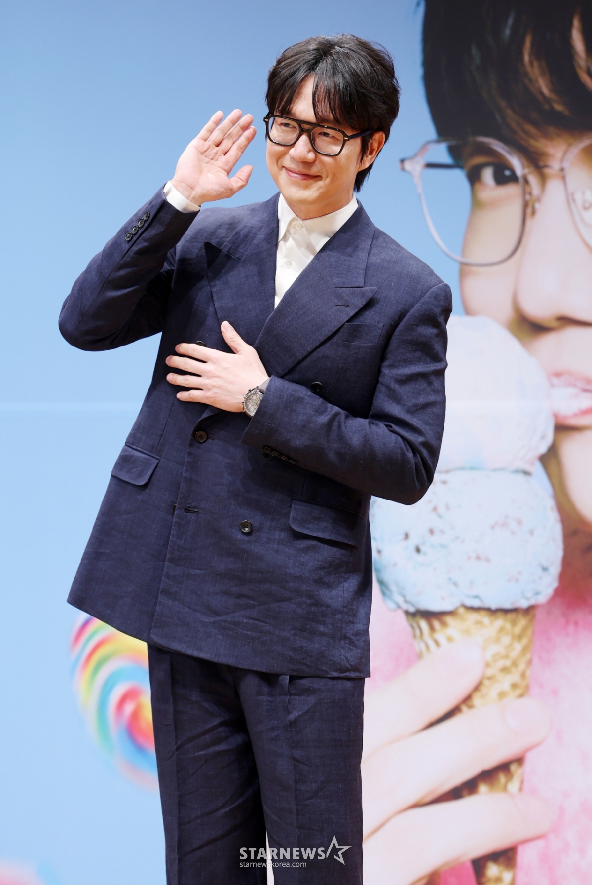 Singer Sung Si-kyung poses at the KBS2 music talk show "The Seasons - Sung Si-kyung's Eardrum Boyfriend" production presentation held at KBS in Yeongdeungpo-gu, Seoul on the 27th. /2026.03.26 / Photo = Kim Hwi-seon hwijpg@