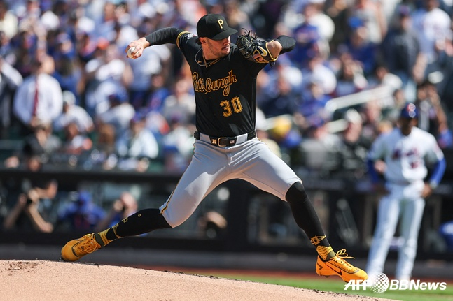 Skins is pitching. /AFPBBNews=News1