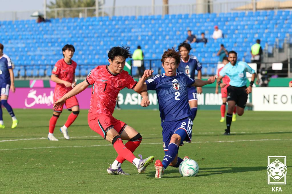 今年1月亚洲足球联盟（AFC）U-23亚洲杯半决赛对阵日本队时，主教练李敏成（音）。 =图为，韩国足球协会提供。