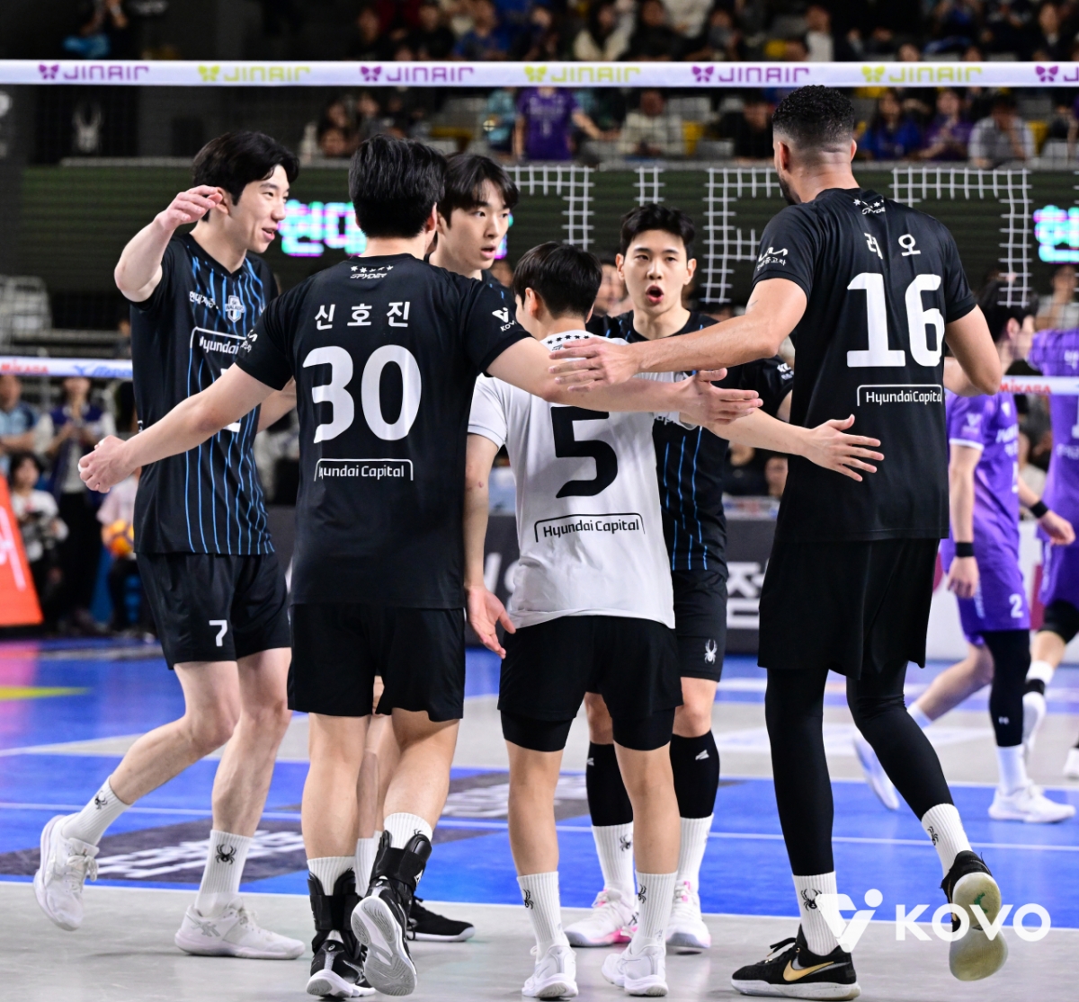 '허수봉 원맨쇼' 현대캐피탈, 우리카드에 '대역전 드라마'... 챔프전 진출 85% 확률 잡았다