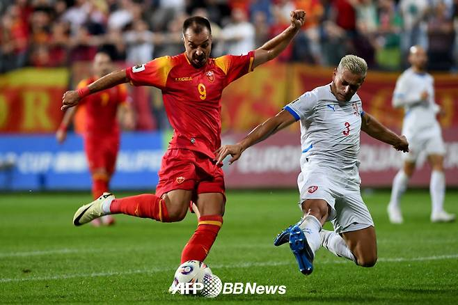 Stefan Mugosa trong vai đội tuyển quốc gia Montenegro. /AFPBBNews = Tin tức 1 