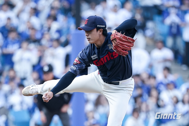 力闘するパク·ジョンミン。 /写真=ロッテジャイアンツ