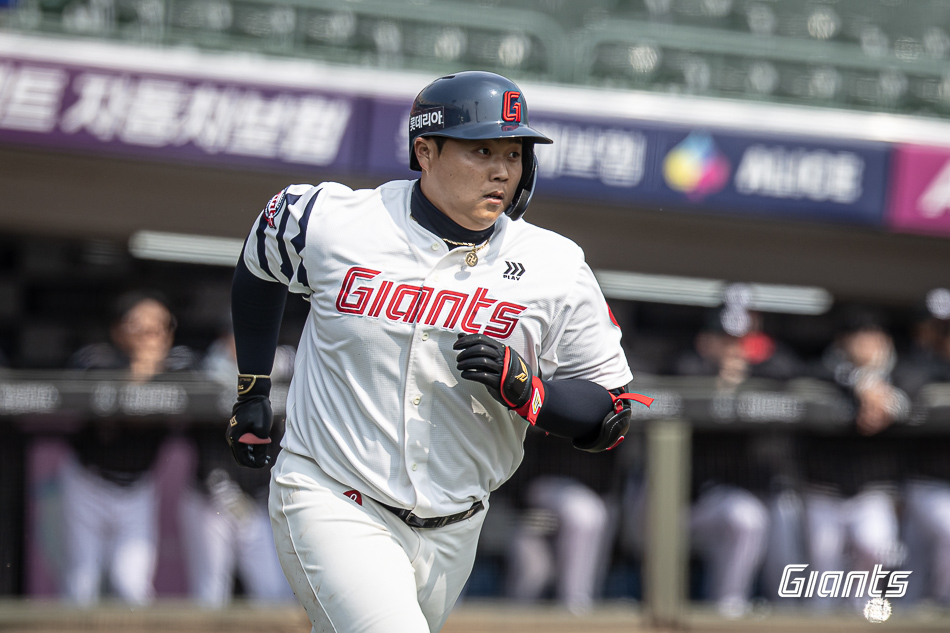 击球手韩东熙。 =照片:乐天巨人队。