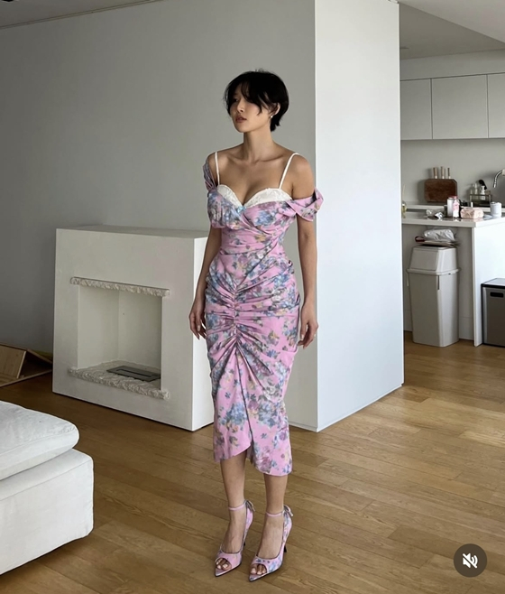 /Ảnh = Instagram của ca sĩ Hwasa