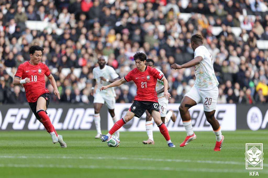 Bae Jun-ho (centre). /Photo = Courtesy of the Korea Football Association
