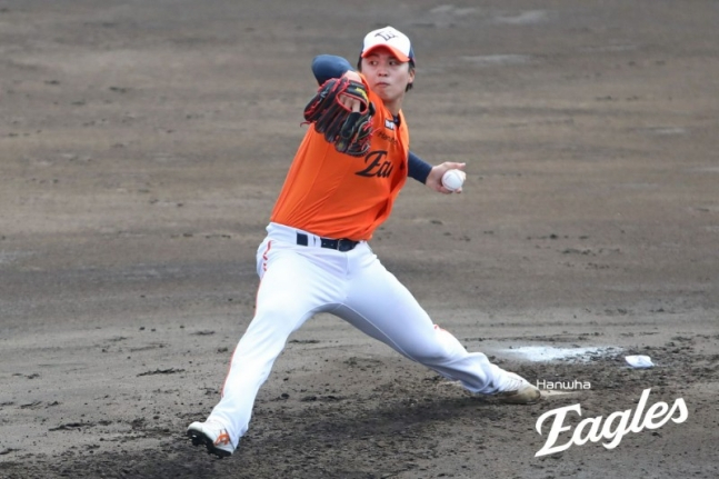 Wang Yancheng, cầu thủ ném bóng hạn ngạch châu Á, người được chọn làm người bắt đầu trong trận đấu thứ hai khai mạc tại Hanwha Eagle vào ngày 29. /Ảnh = Hanwha Eaglex cung cấp